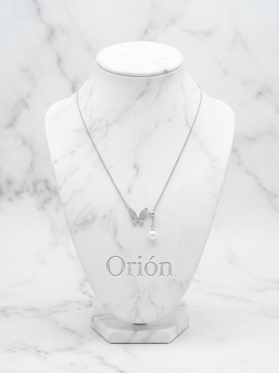 Collar Delicado de Mariposa y Perla / Colección Orión